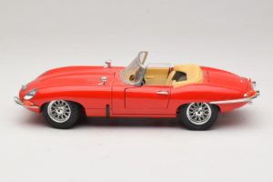 Jaguar E-Type Series 1 Kabriolet Czerwony Bburago 1:18 3038 Metal — zdjęcie 4 z 8