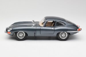 Jaguar E-Type Szary Bburago 1:18 30018 Metal — zdjęcie 4 z 8