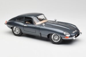 Jaguar E-Type Szary Bburago 1:18 30018 Metal — zdjęcie 6 z 8