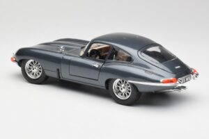 Jaguar E-Type Szary Bburago 1:18 30018 Metal — zdjęcie 7 z 8