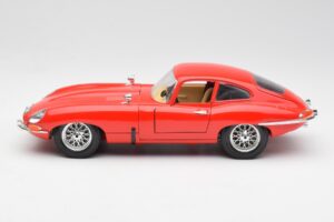 Jaguar E-Type Czerwony Bburago 1:18 3018 Metal — zdjęcie 4 z 8