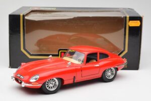 Jaguar E-Type Czerwony Bburago 1:18 3018 Metal — zdjęcie 8 z 8