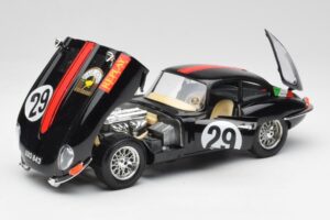 Jaguar E-Type #29 Czarny Bburago 1:18 3018-M4 Metal — zdjęcie 2 z 8