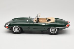 Jaguar E-Type Series 1 Roadster Zielony Bburago 1:18 3016-M1 Metal — zdjęcie 4 z 8