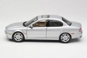 Jaguar X-Type Srebrny Maisto 1:18 7271328 Metal — zdjęcie 4 z 8