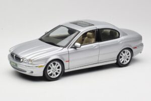 Jaguar X-Type Srebrny Maisto 1:18 7271328 Metal