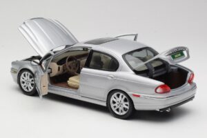 Jaguar X-Type Srebrny Maisto 1:18 7271328 Metal — zdjęcie 5 z 8