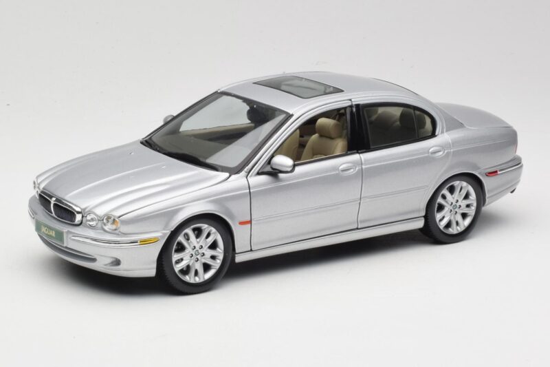 Jaguar X-Type Srebrny Maisto 1:18 7271328 Metal