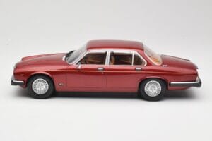 Jaguar XJ Series III Metallic Dark Red MCG 1:18 MCG18176 Metal — zdjęcie 3 z 6