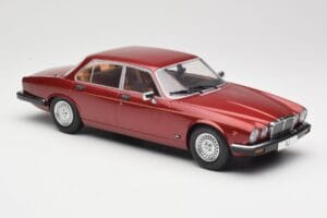 Jaguar XJ Series III Metallic Dark Red MCG 1:18 MCG18176 Metal — zdjęcie 4 z 6