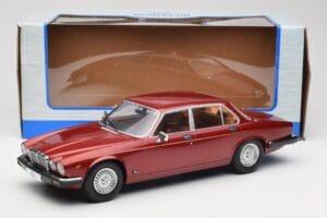Jaguar XJ Series III Metallic Dark Red MCG 1:18 MCG18176 Metal — zdjęcie 6 z 6