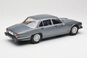 Jaguar XJ Series III Metallic Grey MCG 1:18 MCG18177 Metal — zdjęcie 2 z 6