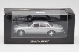 Jaguar XJ12 Series II Srebrny Minichamps 1:43 400130401 Metal — zdjęcie 4 z 4