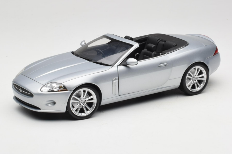 Jaguar XK X150 Kabriolet Srebrny Minichamps 1:18 153130533 Metal