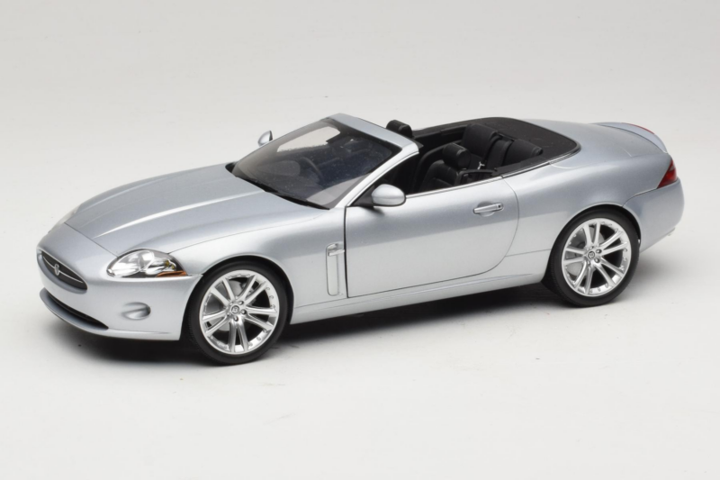 Jaguar XK X150 Kabriolet Srebrny Minichamps 1:18 150130531 Metal