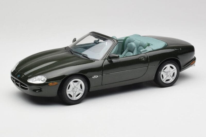 Jaguar XK8 X100 Kabriolet British Racing Zielony Maisto 1:18 50285 Metal