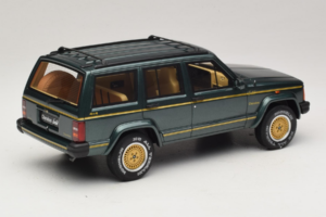 Jeep Cherokee XJ Limited Hunter Green Otto 1:18 OT1204 Żywica — zdjęcie 2 z 6