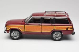 Jeep Grand Wagoneer Classic Czerwony AUTOart 1:18 74002 Metal — zdjęcie 4 z 8