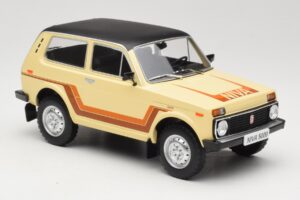 Lada Niva 2121 California Beige MCG 1:18 MCG18004 Metal — zdjęcie 4 z 6