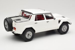 Lamborghini LM002 Biały Kyosho 1:18 GTS18508W Żywica — zdjęcie 2 z 6