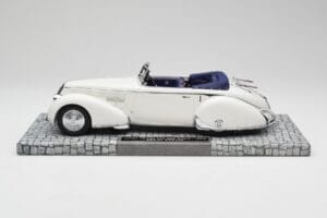 Lancia Astura Tipo 233 Corto Biały Minichamps 1:18 107125330 Żywica — zdjęcie 3 z 6