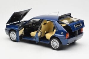 Lancia Delta HF Integrale Evo II Niebieski Kyosho 1:18 08341BL Metal — zdjęcie 5 z 8