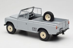 Land Rover Series II 109 Pickup Szary MCG 1:18 MCG18092 Metal — zdjęcie 5 z 6