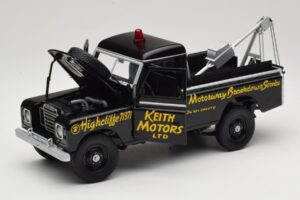 Land Rover Series III Recovery Vehicle Czarny Universal Hobbies 1:18 4411 Metal — zdjęcie 2 z 8