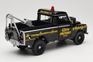 Land Rover Series III Recovery Vehicle Czarny Universal Hobbies 1:18 4411 Metal — zdjęcie 3 z 8