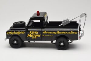 Land Rover Series III Recovery Vehicle Czarny Universal Hobbies 1:18 4411 Metal — zdjęcie 4 z 8