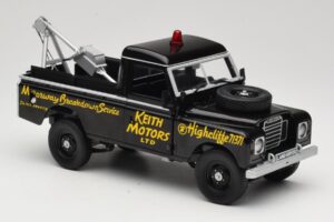 Land Rover Series III Recovery Vehicle Czarny Universal Hobbies 1:18 4411 Metal — zdjęcie 6 z 8