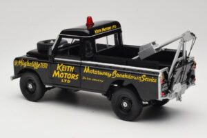 Land Rover Series III Recovery Vehicle Czarny Universal Hobbies 1:18 4411 Metal — zdjęcie 7 z 8