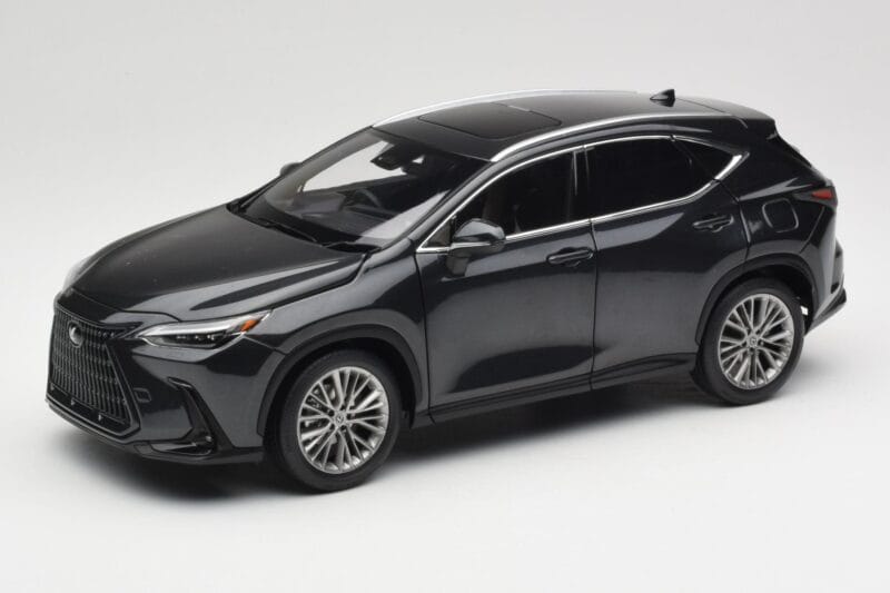 Lexus NX450h+ AZ20 Czarny Kyosho 1:18 08968GBK Żywica