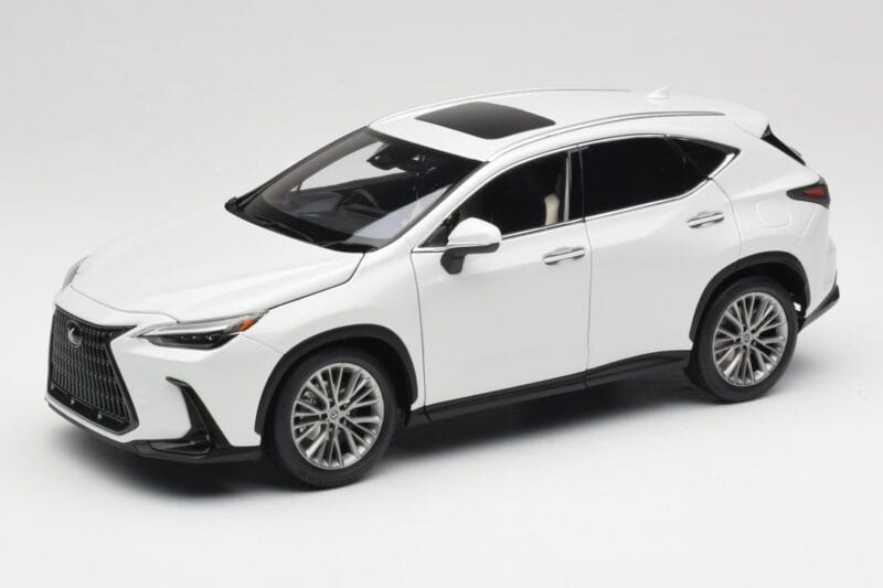 Lexus NX450h+ AZ20 Biały Kyosho 1:18 08968Q Żywica