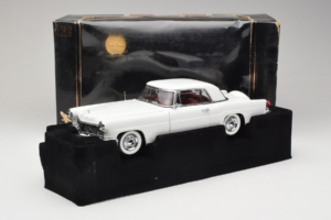 Lincoln Continental Mark II Biały Road Signature 1:18 20078-P1 Metal — zdjęcie 6 z 6