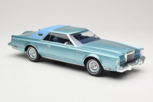 Lincoln Continental Mark V Blue Metallic MCG 1:18 MCG18369 Metal — zdjęcie 4 z 6