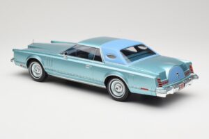 Lincoln Continental Mark V Blue Metallic MCG 1:18 MCG18369 Metal — zdjęcie 5 z 6