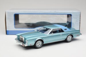 Lincoln Continental Mark V Blue Metallic MCG 1:18 MCG18369 Metal — zdjęcie 6 z 6