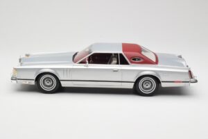 Lincoln Continental Mark V Coupe Srebrny BoS Models 1:18 BOS084 Żywica — zdjęcie 3 z 6