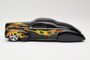 Lincoln Zephyr Scrape Custom Czarny z Płomieniami Hot Wheels 1:18 57319 Metal — zdjęcie 4 z 8
