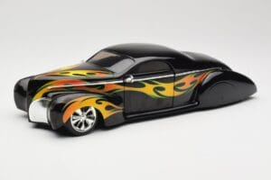 Lincoln Zephyr Scrape Custom Czarny z Płomieniami Hot Wheels 1:18 57319 Metal