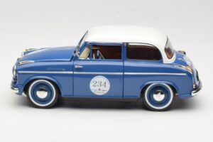 Lloyd Alexander TS #234 Niebieski Revell 1:18 08463 Metal — zdjęcie 4 z 8