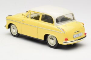 Lloyd Alexander TS Żółty Revell 1:18 08958 Metal — zdjęcie 7 z 8