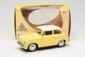 Lloyd Alexander TS Żółty Revell 1:18 08958 Metal — zdjęcie 8 z 8
