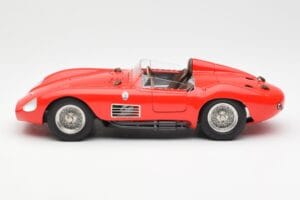 Maserati 300S Czerwony CMC 1:18 M-105 Metal — zdjęcie 3 z 6