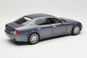 Maserati Quattroporte Blue Metallic Hot Wheels 1:18 B7003 Metal — zdjęcie 3 z 8