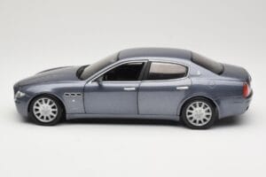 Maserati Quattroporte Blue Metallic Hot Wheels 1:18 B7003 Metal — zdjęcie 4 z 8