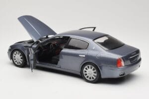 Maserati Quattroporte Blue Metallic Hot Wheels 1:18 B7003 Metal — zdjęcie 5 z 8