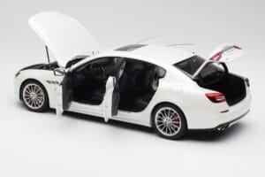 Maserati Quattroporte VI GTS Alpine Biały AUTOart 1:18 75808 Metal — zdjęcie 5 z 8