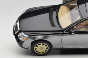 Maybach 57 SWB Caspian Black Himalayas Grey AUTOart 1:18 76151 Metal — zdjęcie 8 z 9